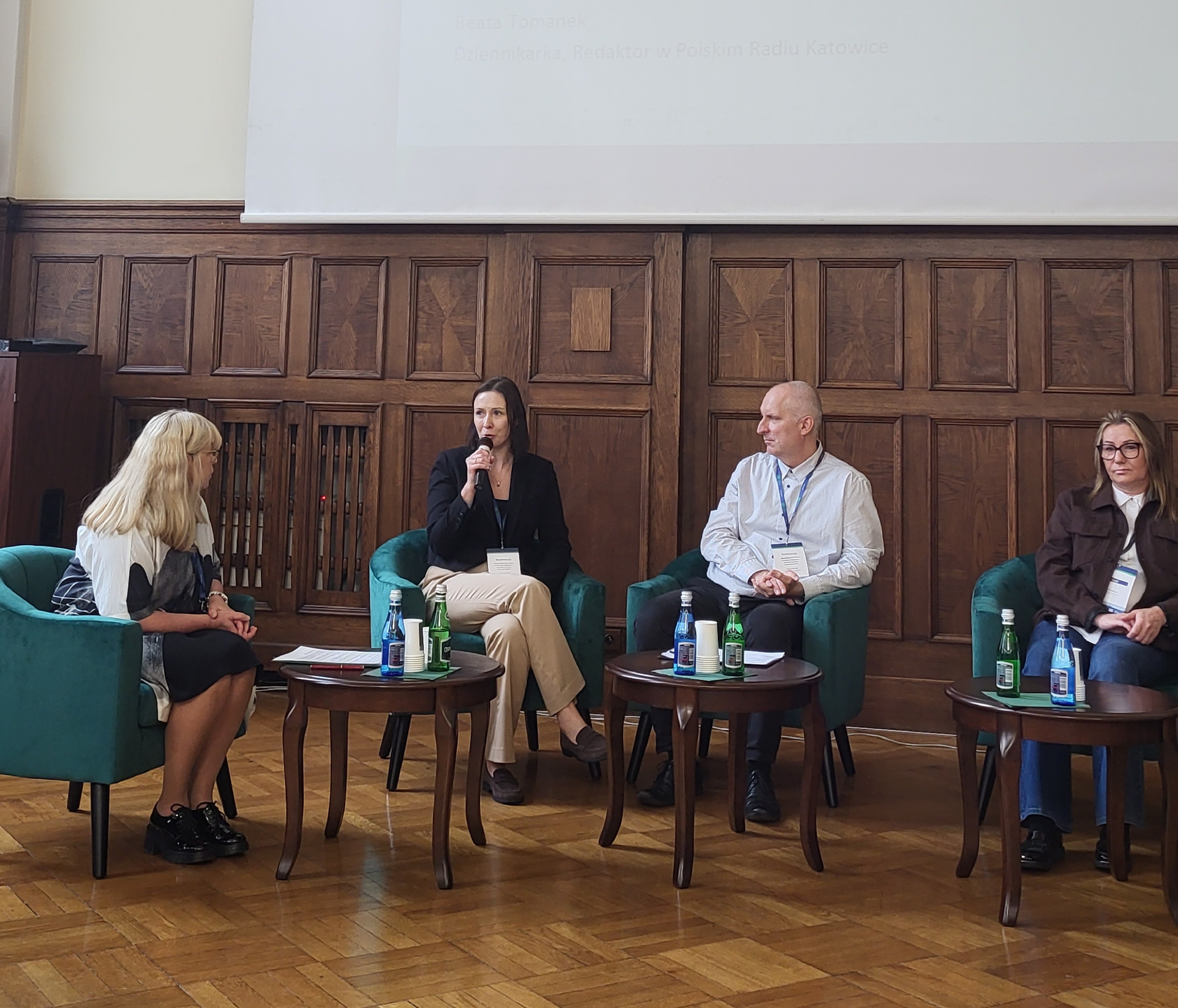 Prelegenci w trakcie panelu dyskusyjnego.