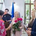 Alina Bednarz gratuluje nominowanej uczestniczce.