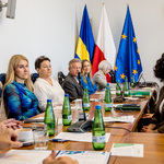 Uczestnicy spotkania słuchają wystąpienia.
