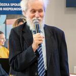 Pan Grzegorz Kozłowski przemawia.